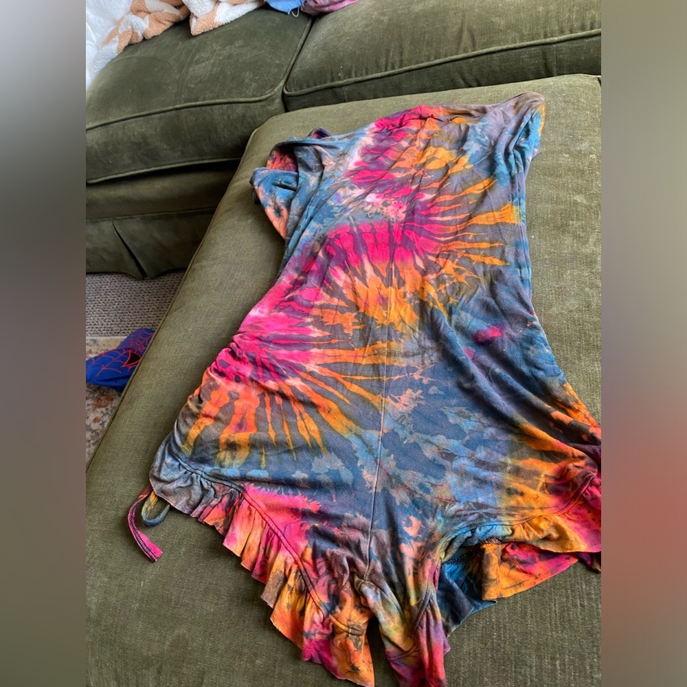 Women’s tie dye shorts outfit